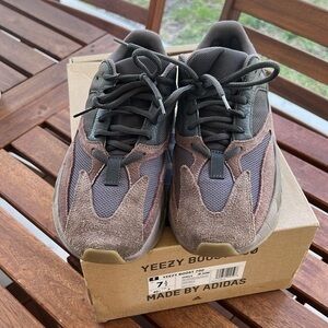 Yeezy Boost 700 Mauve